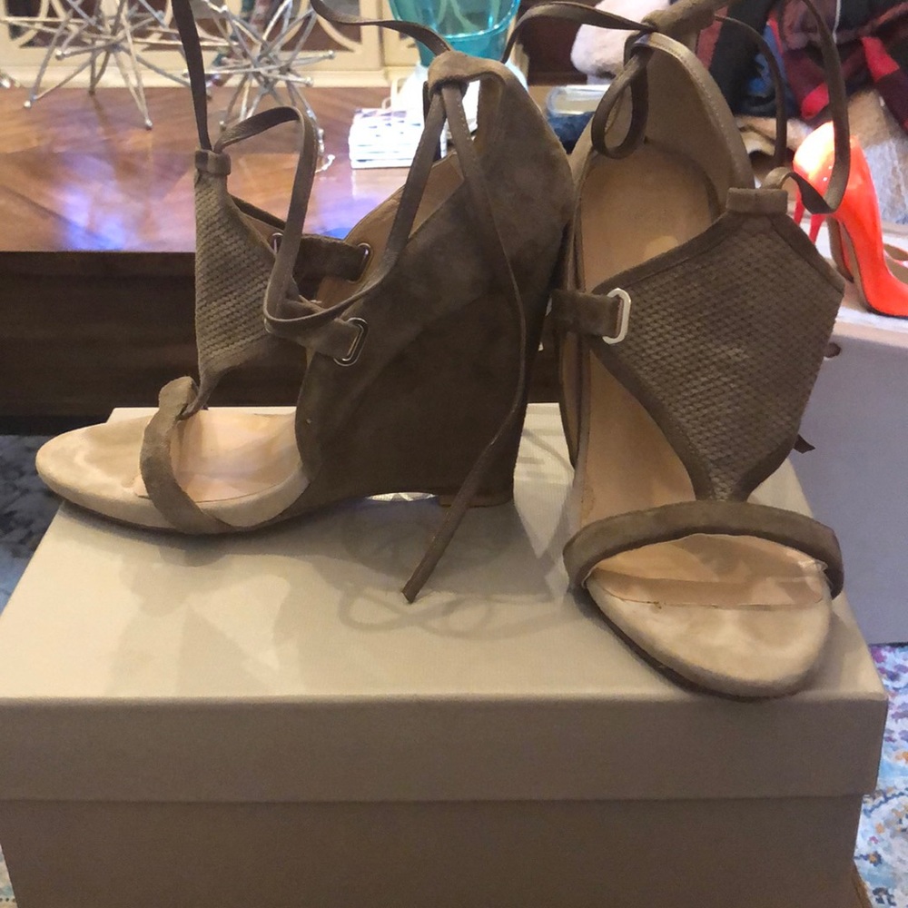 Hoss intropia grey suede wedges
